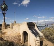 Custando até R$ 5 mi, casas feitas de lixo dispensam ar-condicionado no deserto