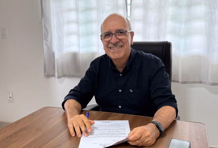 Prefeito Ronaldo Lopes autoriza reajuste de 5,4% para todos os servidores efetivos da Educação de Penedo