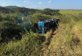 Motorista de caçamba que tombou em estrada de Arapiraca morre no hospital
