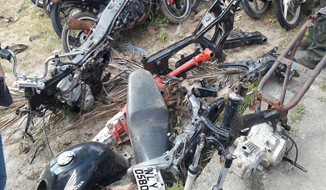 Polícia Civil encontra possível desmanche de motos no Agreste