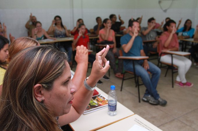 Seduc oferta mais de 200 vagas em curso gratuito de Libras