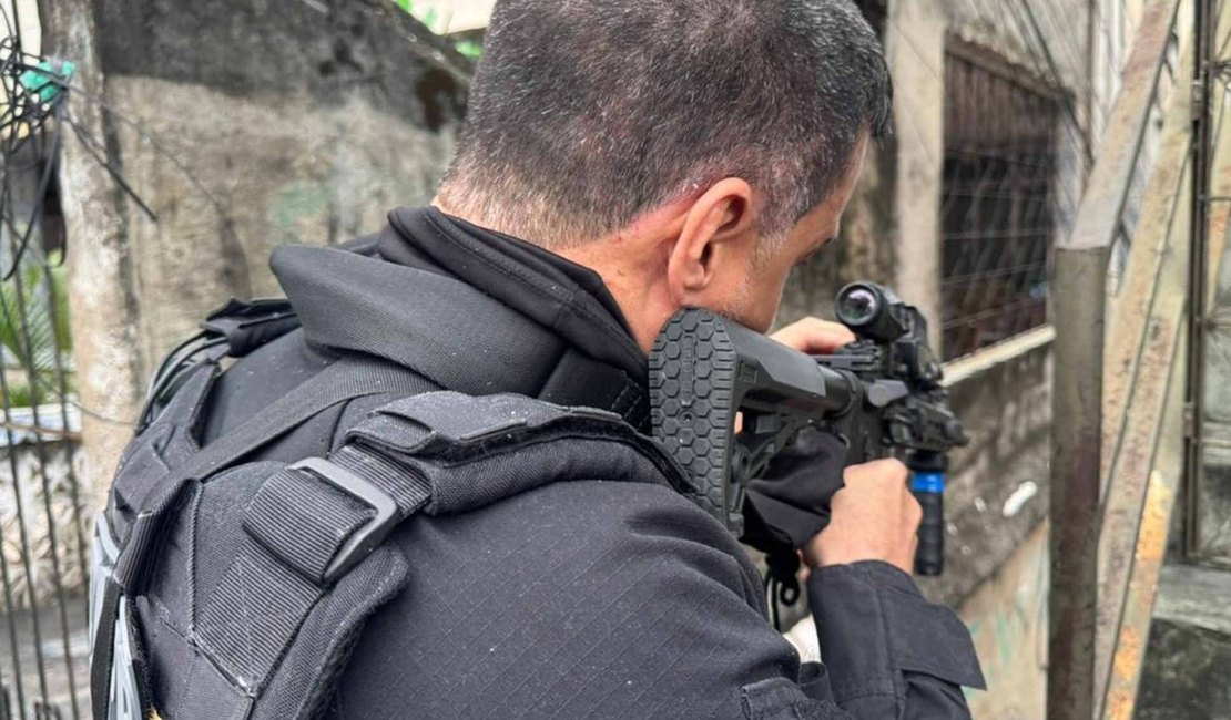Operação contra o Comando Vermelho resulta na prisão de líder de facção e mais de 30 suspeitos e 1 morto na Bahia