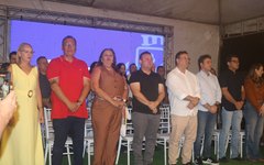 Luciano Barbosa inaugura ginásio de esportes, nova Arapiraquinha e Praça no povoado Bananeiras, em Arapiraca