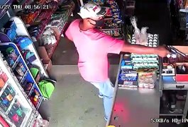 Vídeo mostra criminoso invadindo mercadinho e assassinando servidor municipal na zona rural de Arapiraca