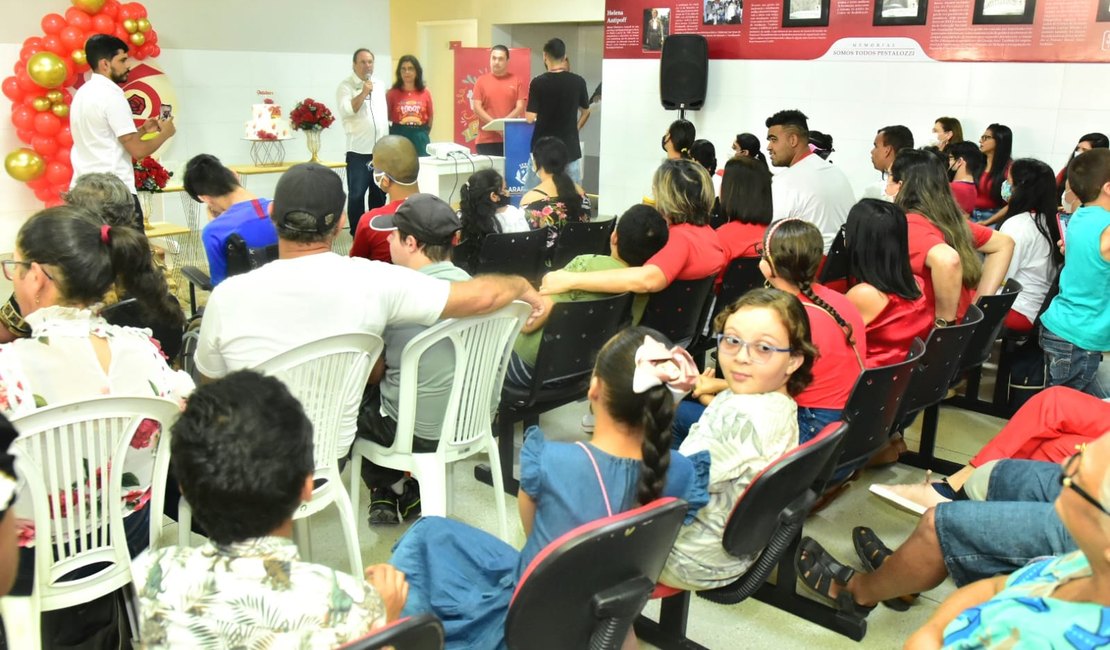 Prefeito Luciano Barbosa parabeniza Pestallozzi de Arapiraca pelos 26 anos de existência