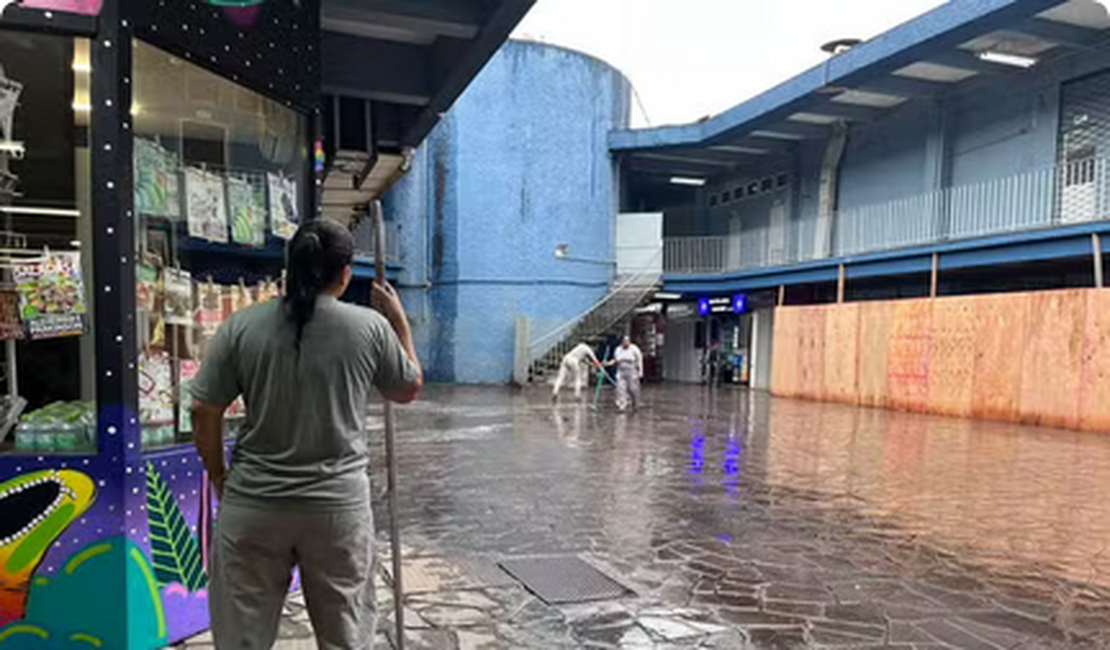 Temporal destrói cobertura de pavilhão durante festival e mais de 50 pessoas ficam feridas no RS