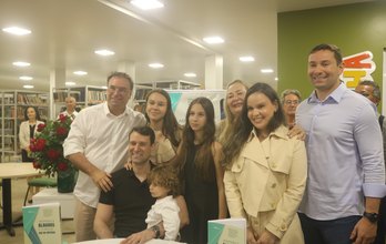 Deputado Daniel Barbosa lança livro na Casa da Cultura