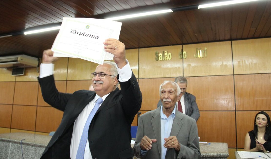 Rogério Teófilo é diplomado prefeito de Arapiraca