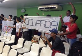 Estudantes ocupam Câmara de Vereadores de Arapiraca