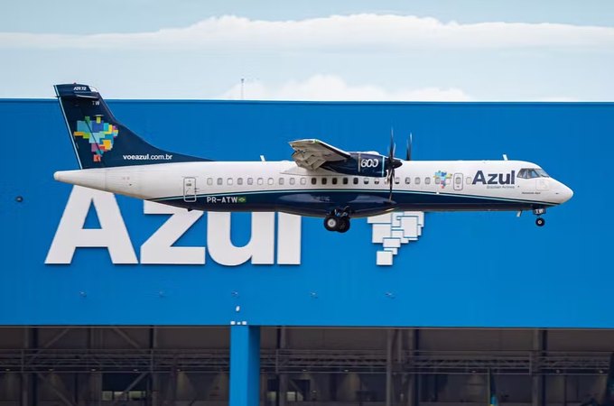 Azul anuncia suspensão de voos em 12 cidades brasileiras e cita custos operacionais; veja a lista