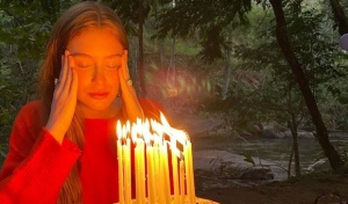 Marina Ruy Barbosa comemora 25 anos em clima de piquenique na fazenda