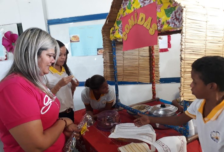 Vereadora prestigia I Feira da Cultura em Porto Real do Colégio