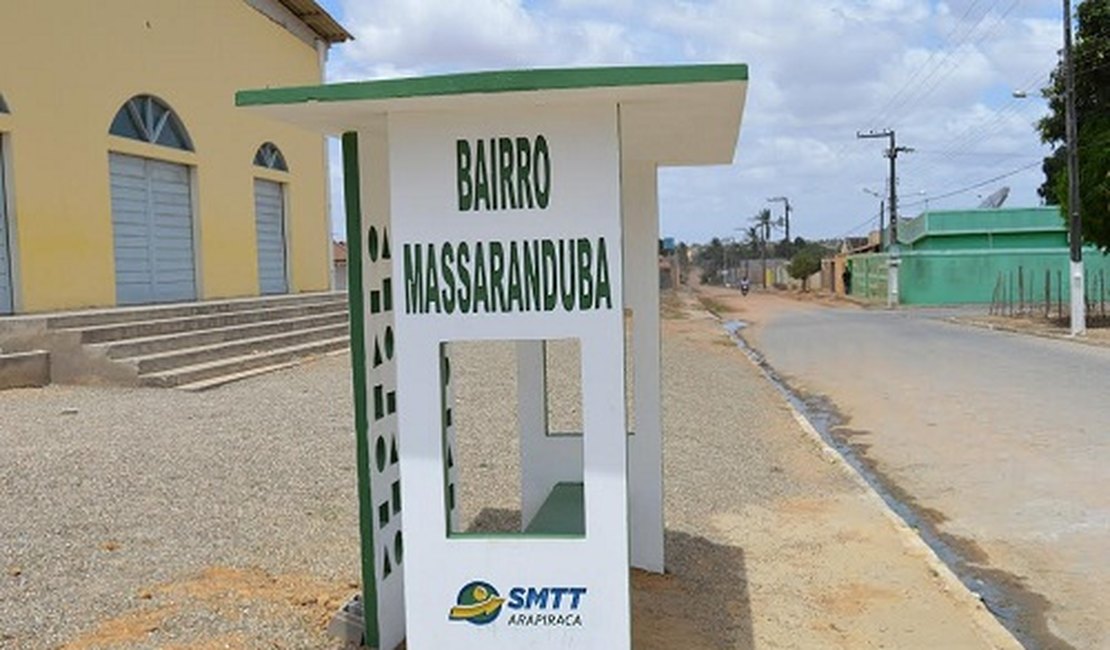 Prefeitura instala 25 abrigos de ônibus em bairros e povoados de Arapiraca