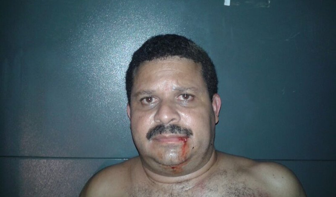 Homem briga com irmão, arma-se e atira contra residência dele em Arapiraca