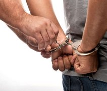 PM prende foragido por tentativa de homicídio e apreende drogas em Maceió