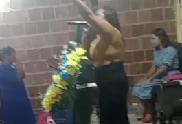 Em vídeo, mulher prega em igreja evangélica antes de ser assassinada a tiros em Maceió