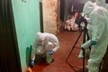 Perita criminal usa reagente químico para identificar manchas de sangue em local de homicídio em Arapiraca