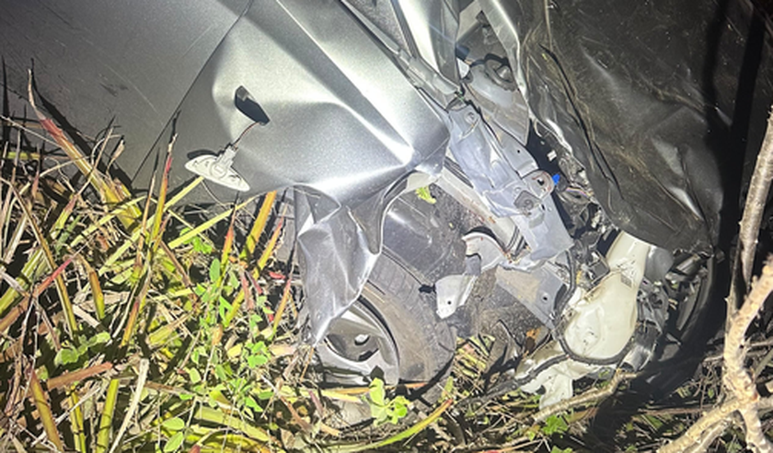 Dois jovens morrem em batida envolvendo carro e moto em São José da Tapera