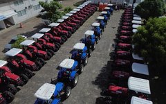 Parceria entre Prefeitura e Codevasf beneficia agricultura familiar de Traipu com três tratores