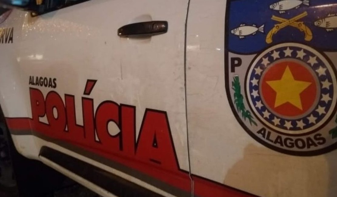Homem escapa da morte após ter casa invadida por criminosos de facção rival em Maceió