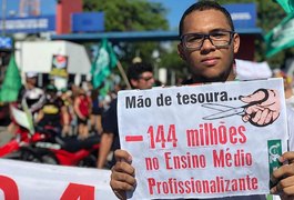 Protestos contra cortes na educação têm adesão em quase todas as capitais