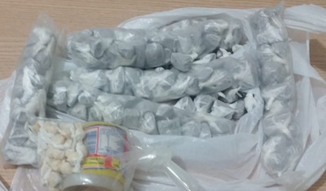 Militares registram prisão por tráfico de drogas na Mata do Rolo, em Rio Largo