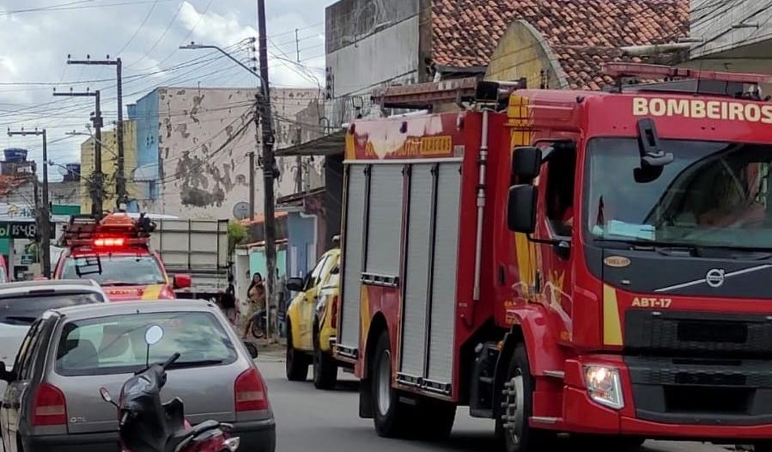 Incêndio atinge cozinha de residência em Arapiraca e mobiliza Corpo de Bombeiros