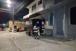 Caixa de contador de academia pega fogo e bombeiros controlam chamas no bairro Brasília