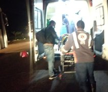 Mulher é atropelada no acostamento de rodovia, em Arapiraca
