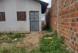 Após gritos na madrugada, cadáver com perfurações no peito é encontrado no Brisa do Lago