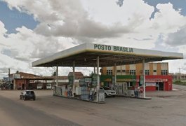 Posto de gasolina e açougue são assaltados em Arapiraca; bandidos levam mais de R$ 2.300 reais