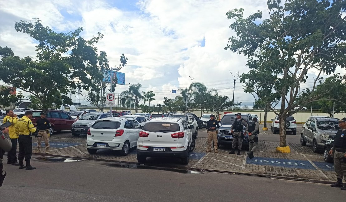 3° BPM e SMTT realizam ação de fiscalização em estacionamentos de estabelecimentos, em Arapiraca