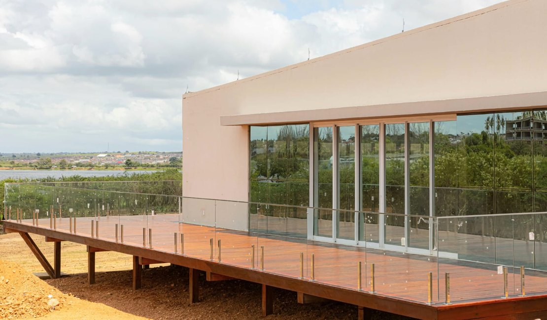 Centro de Convenções de Arapiraca terá sala de café e deck com vista para o Lago da Perucaba