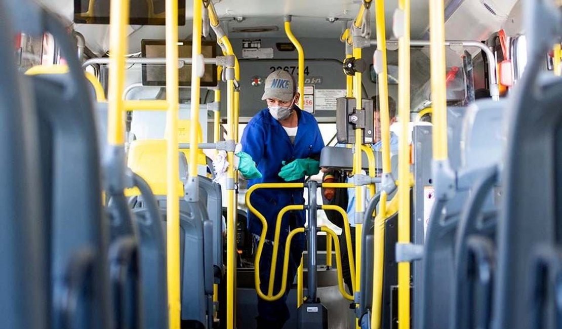 Confira como se proteger da Covid-19 no ônibus, mercado e shopping