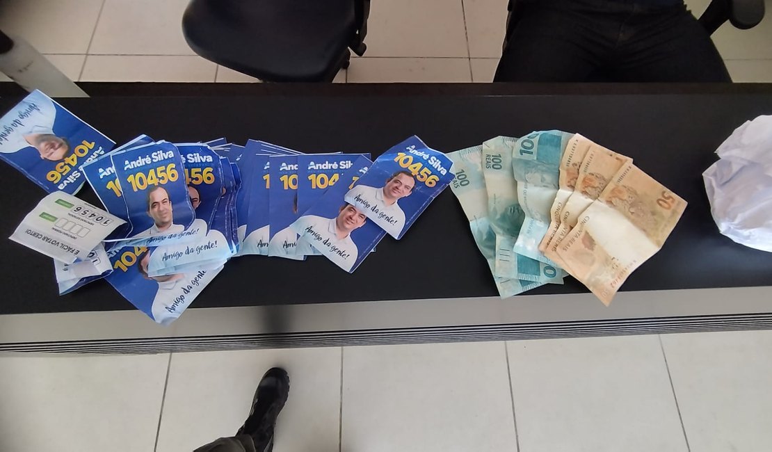 Para escapar da polícia, homem joga santinhos e dinheiro para compra de votos no lixo em Teotônio Vilela