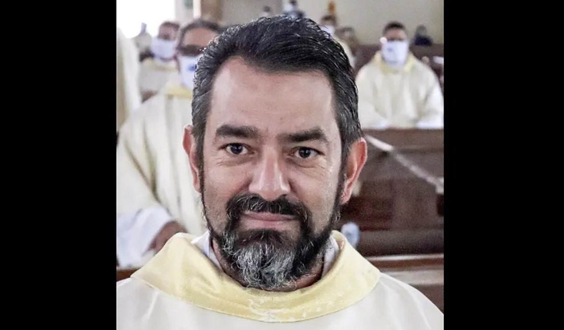 Padre é afastado após mulher invadir paróquia e se declarar para ele
