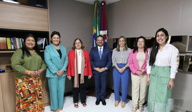 Ministra Cida Gonçalves é recepcionada por parlamentares na Assembleia Legislativa