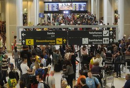 Empresas aéreas podem ser obrigadas a dar passagem a jovem baixa-renda