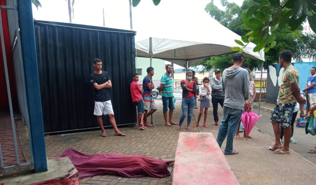 Homem é assassinado com objeto perfurante em praça de Palmeira dos Índios