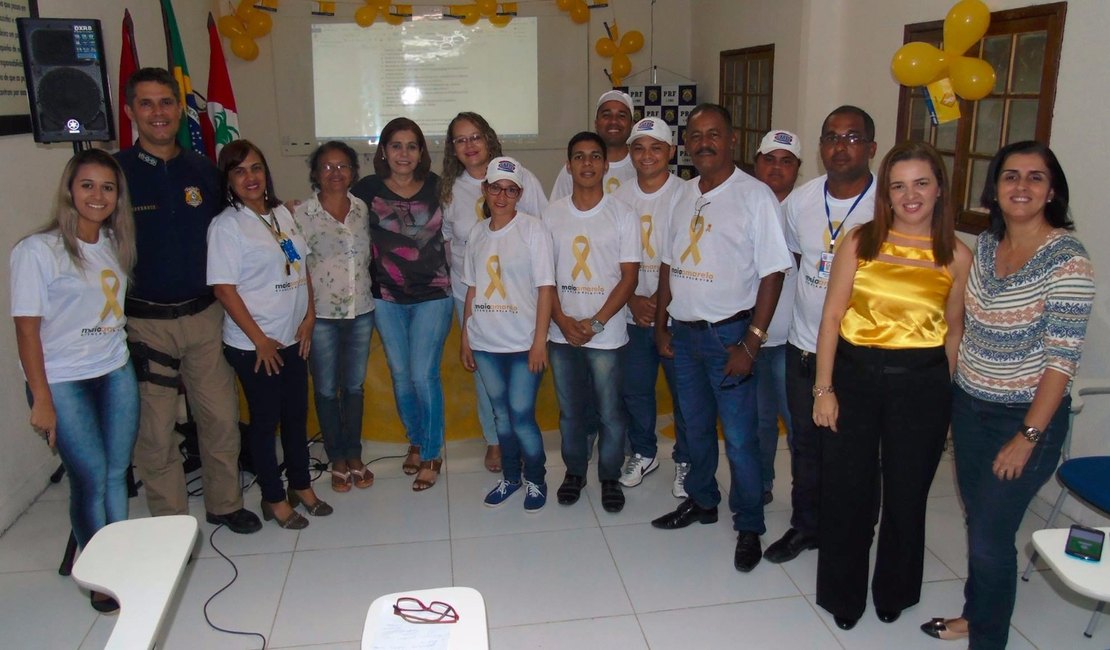 PRF e SMTT de Rio Largo promovem ações no dia “D” do movimento maio amarelo