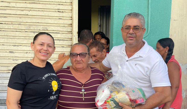 Vereador Dé do Campo distribui mil cestas básicas em São Sebastião