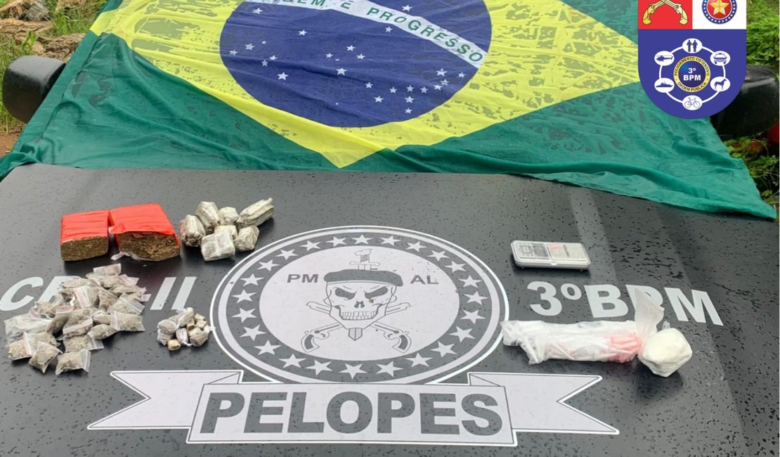 Homem é preso ao tentar se desfazer de sacola com drogas na Praça Marques da Silva