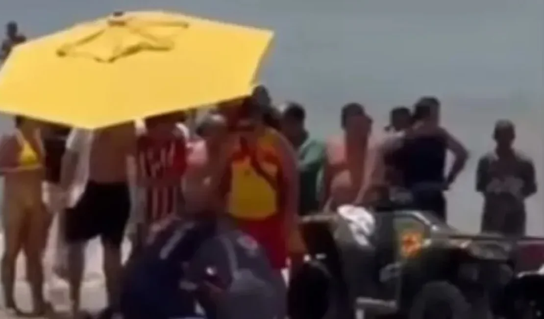 Homem fica ferido após acidente com jet ski, na praia de Pajuçara, em Maceió