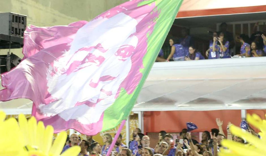 Mangueira emociona com homenagem a Marielle Franco