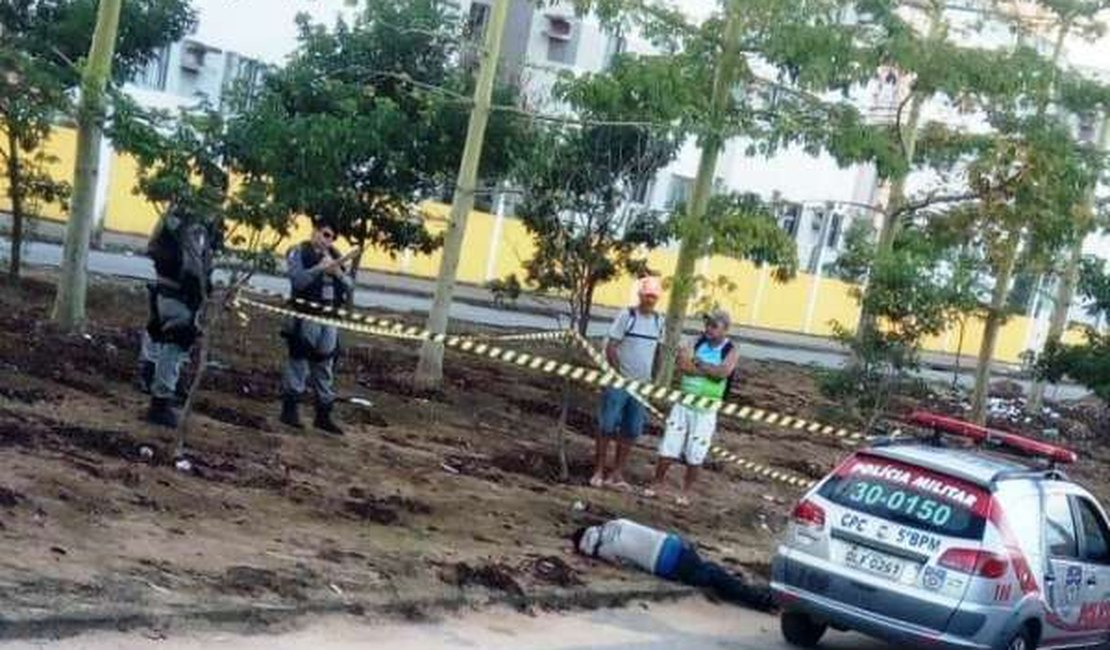 Jovem acusado de assaltar com simulacro é morto a tiros em Maceió