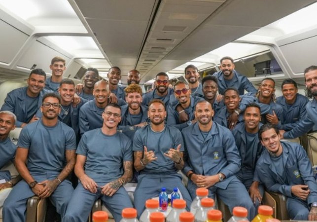 Look da Seleção Brasileira vira alvo de comentários irônicos nas redes sociais: 'Tá parecendo uniforme de enfermeiro'