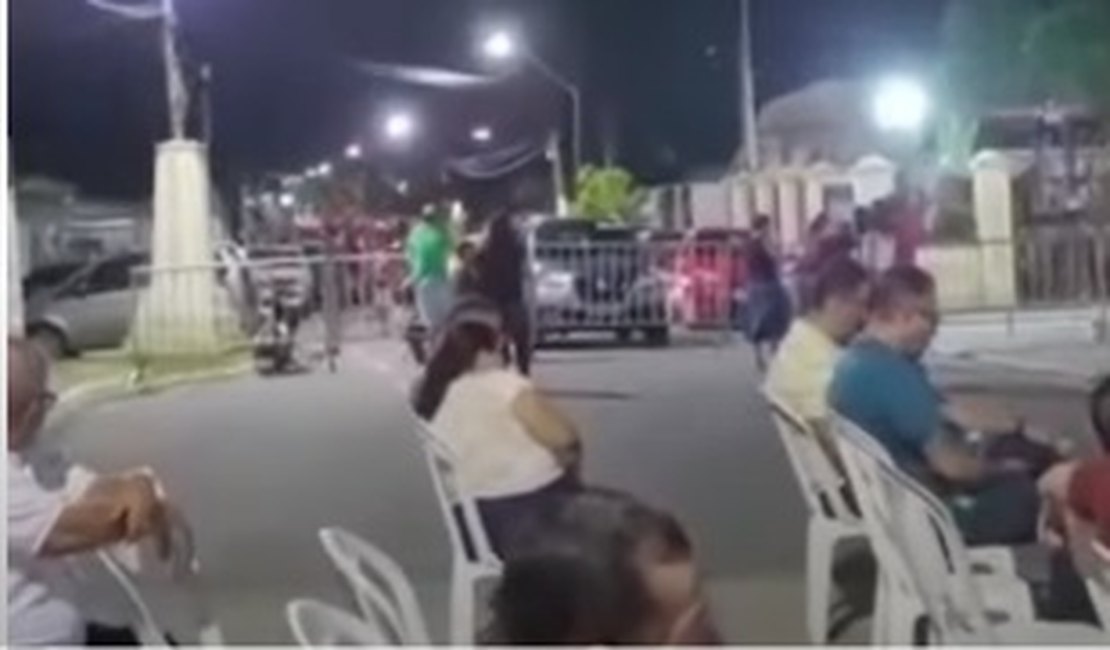 Vídeo. Bloco de carnaval fora de época atrapalha Missa de Páscoa em Paripueira