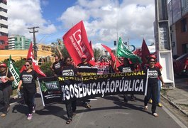 Movimentos sindicais protestam contra o governo de Alagoas