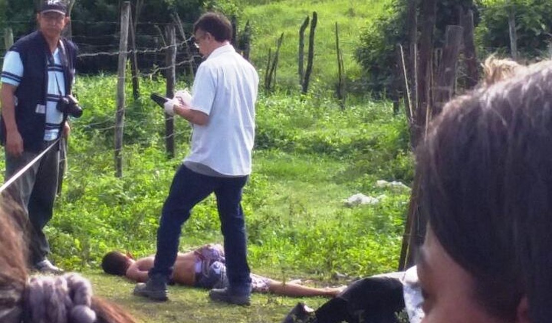 Bandidos invadem residência e assassinam tio e sobrinho, em Maribondo