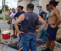 Homem corre para pegar bola em via pública e termina atropelado por moto no bairro Canafístula